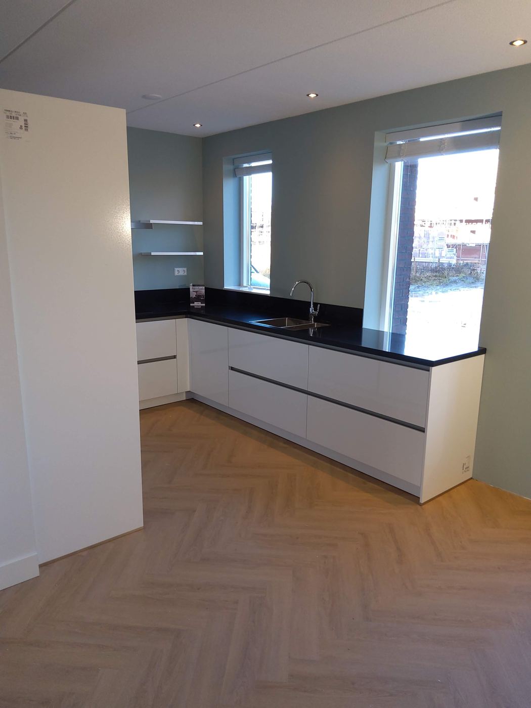 Werkblad en keukenkasten na montage door Express Installatie – foto 33