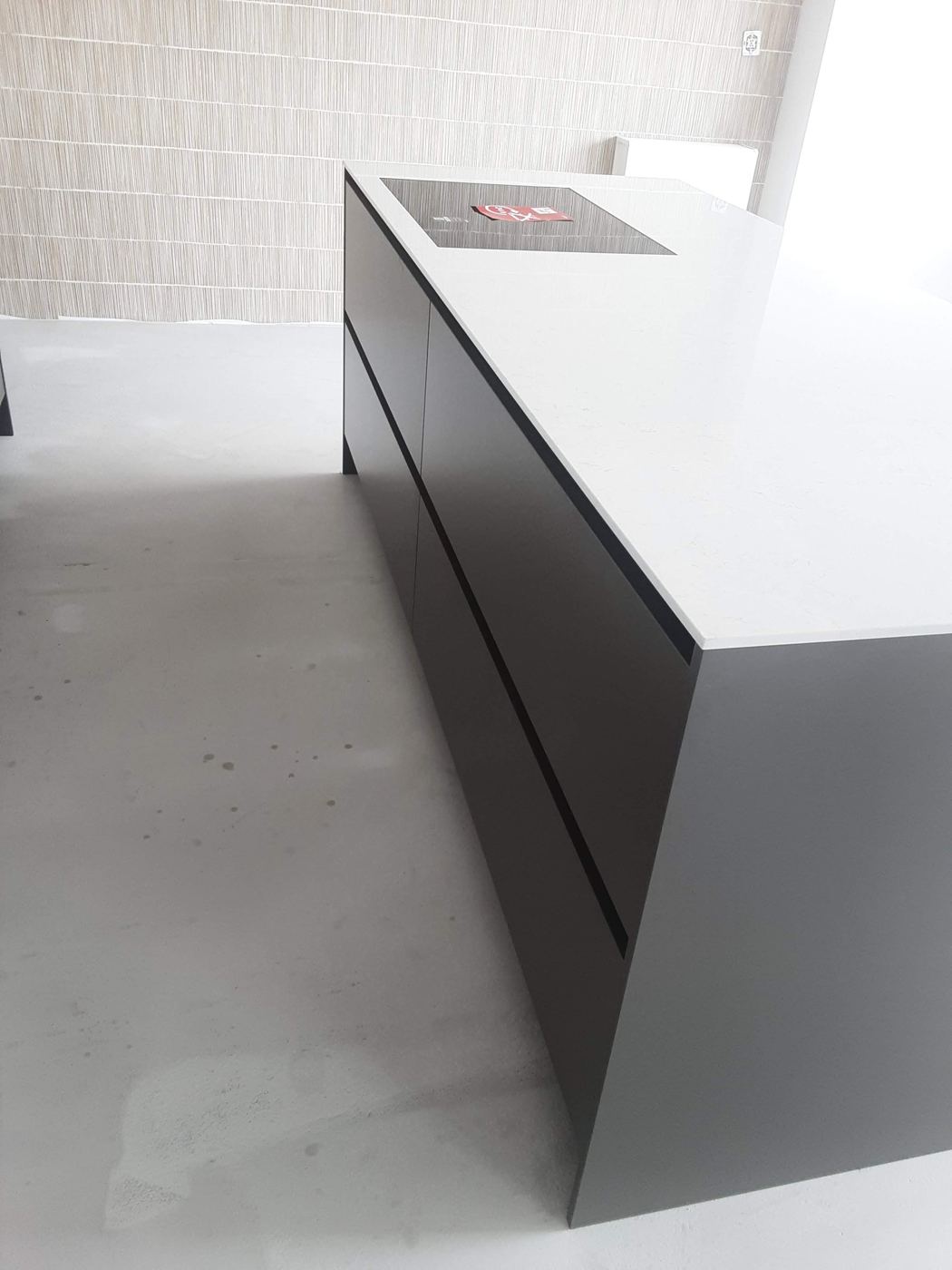 Werkblad en keukenkasten na montage door Express Installatie – foto 83