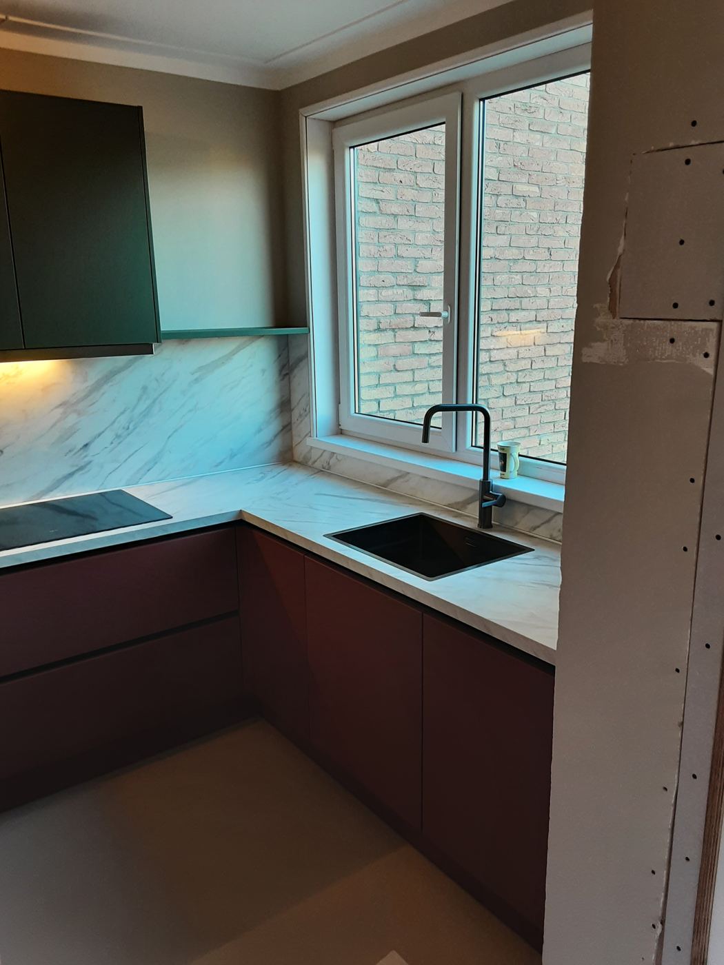 Keuken met ingebouwde apparatuur, gemonteerd door Express Installatie – foto 127
