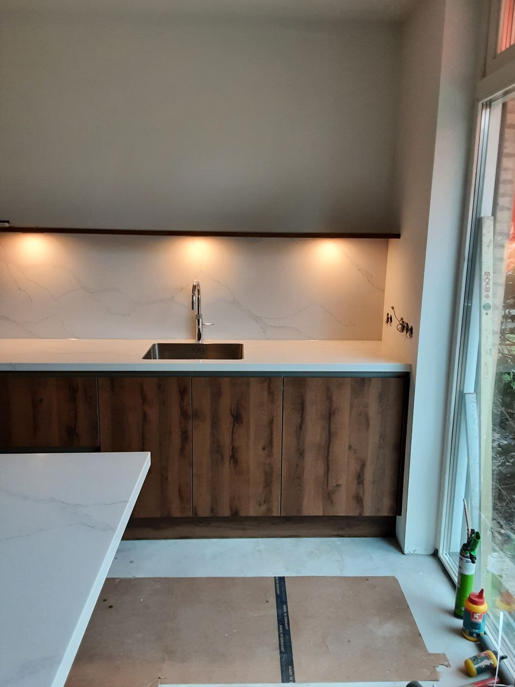 Werkblad en keukenkasten na montage door Express Installatie – foto 143