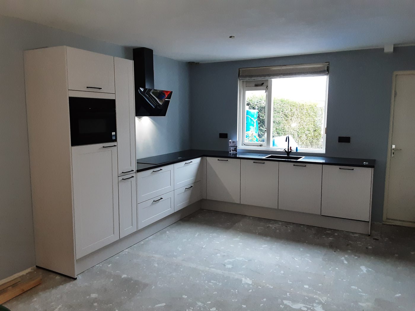 Keuken met ingebouwde apparatuur, gemonteerd door Express Installatie – foto 17
