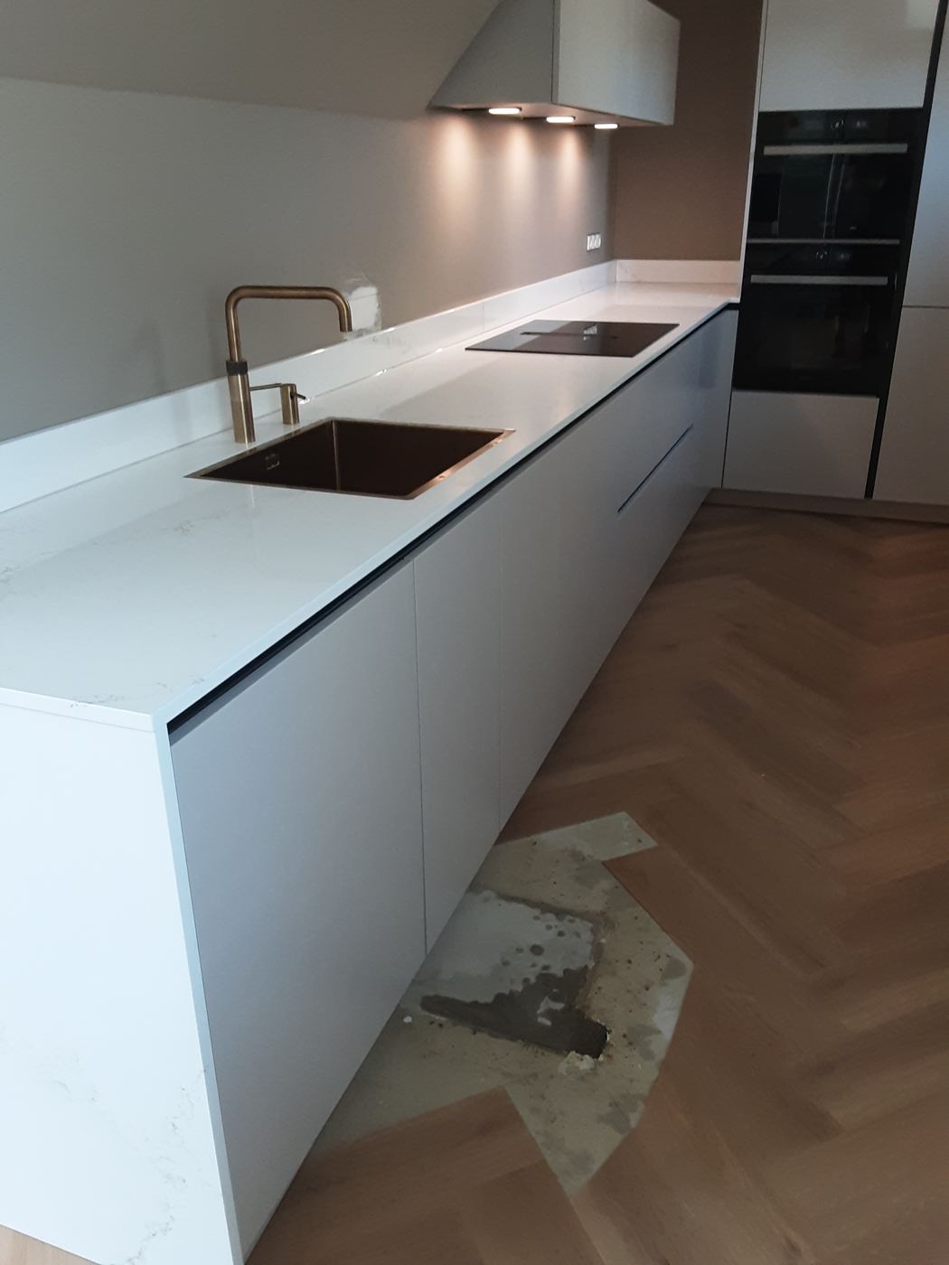 Keuken met ingebouwde apparatuur, gemonteerd door Express Installatie – foto 197