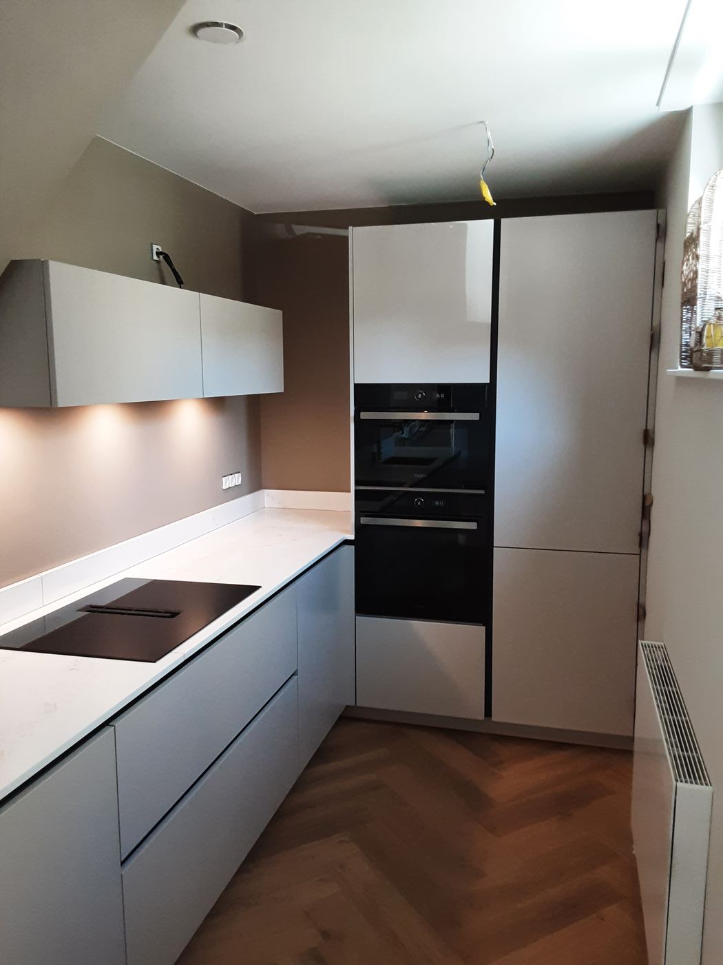 Werkblad en keukenkasten na montage door Express Installatie – foto 198