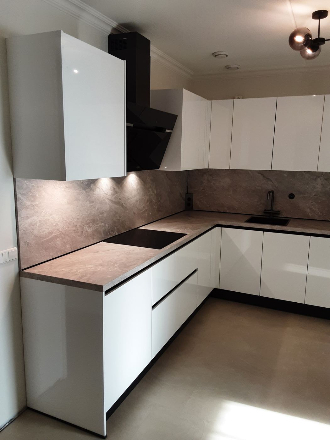 Keuken met ingebouwde apparatuur, gemonteerd door Express Installatie – foto 202