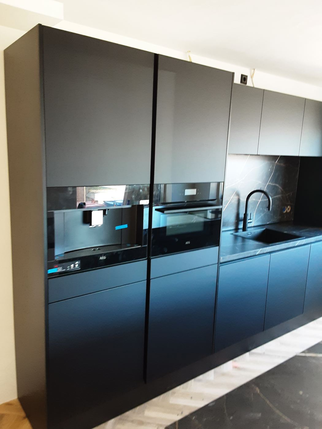 Keuken met ingebouwde apparatuur, gemonteerd door Express Installatie – foto 207