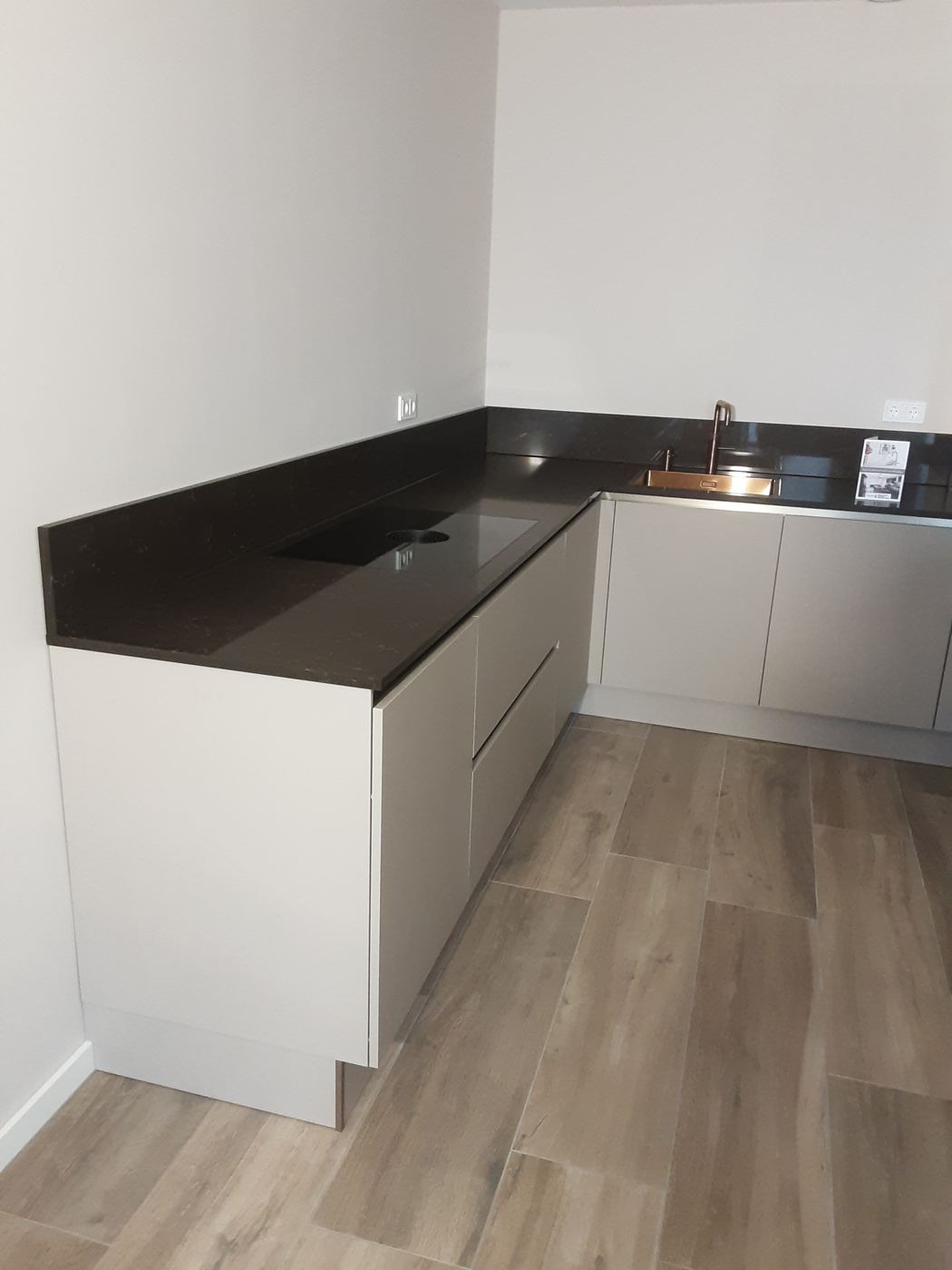 Afgewerkte keukenmontage door Express Installatie – foto 215