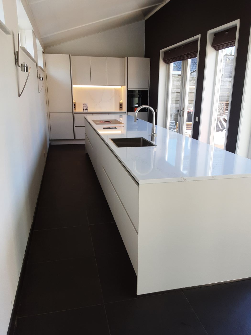 Keuken met ingebouwde apparatuur, gemonteerd door Express Installatie – foto 222
