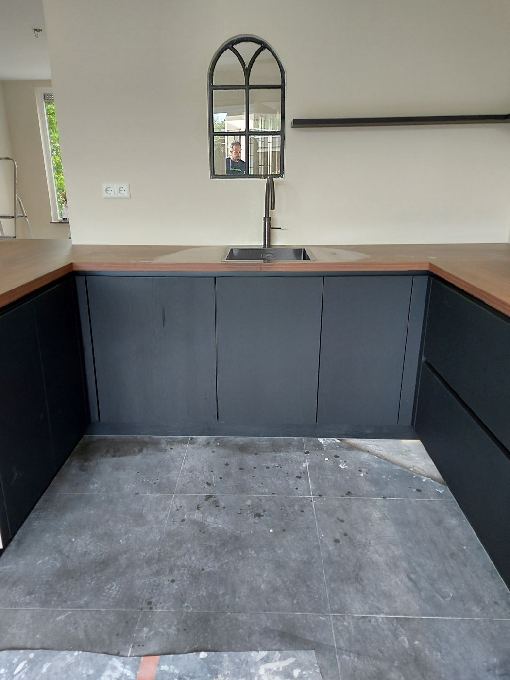 Werkblad en keukenkasten na montage door Express Installatie – foto 258