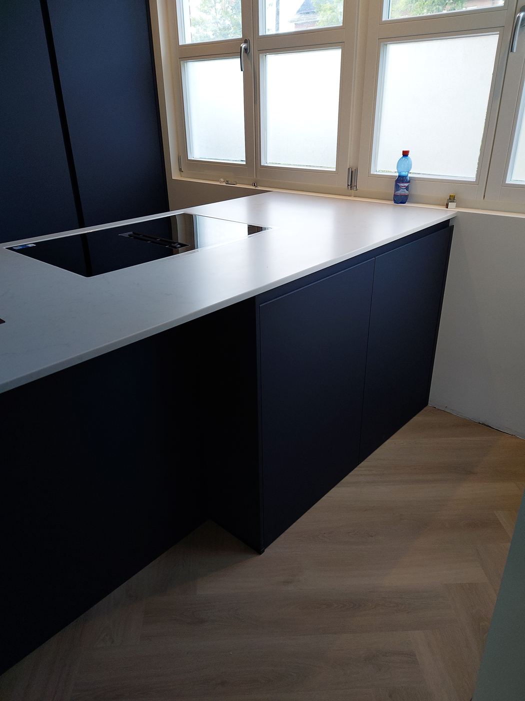 Werkblad en keukenkasten na montage door Express Installatie – foto 278
